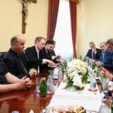 Plenković po dolasku u Srbiju razgovarao sa sremskim biskupom 11