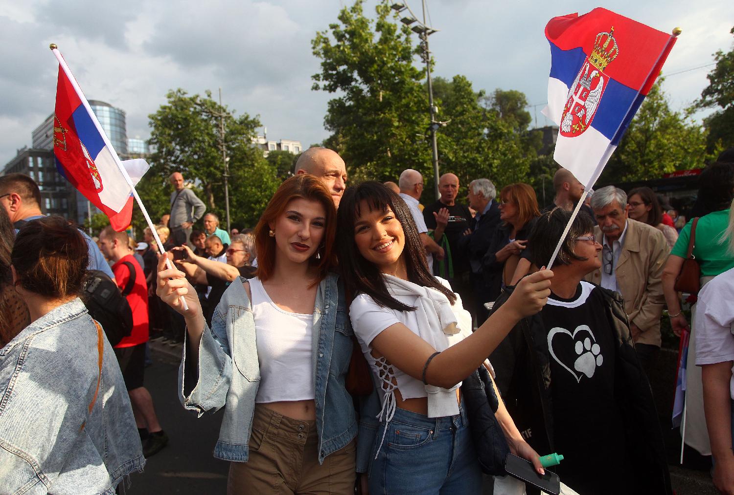 (FOTO) Kako je izgledao sedmi protest "Srbija protiv nasilja" 4 (FOTO) Kako je izgledao sedmi protest "Srbija protiv nasilja" 4