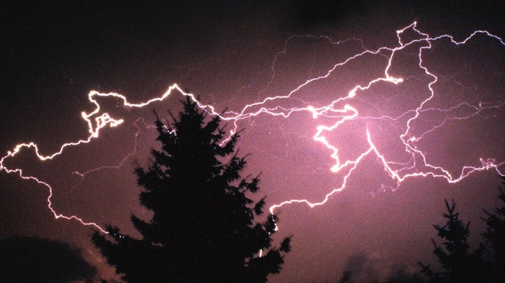 Munje su sevale neverovatnih 2.615 puta u minutu: „Ovakvu oluju nikada nismo videli" 1