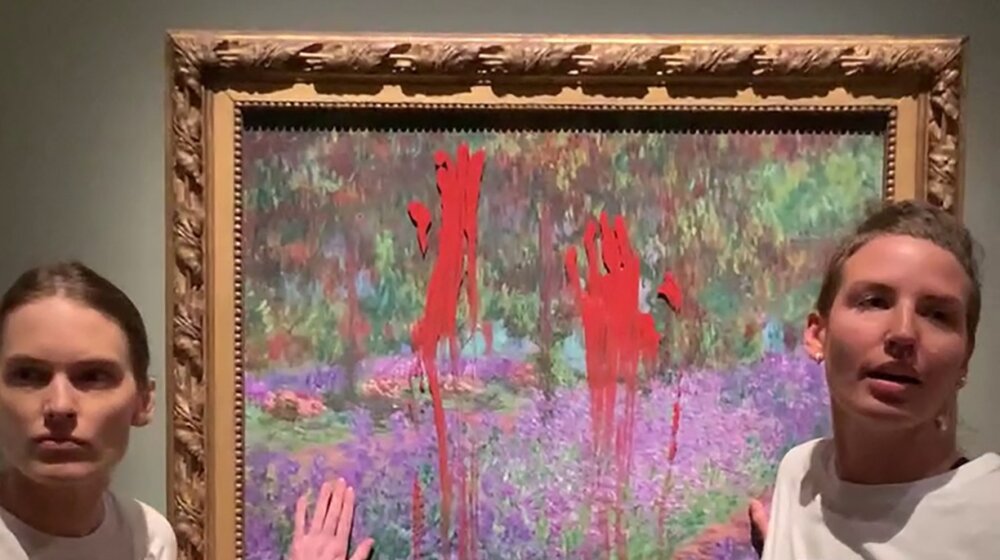 Ekološke aktivistkinje ofarbale zaštitno staklo Moneove slike u Stokholmu 1