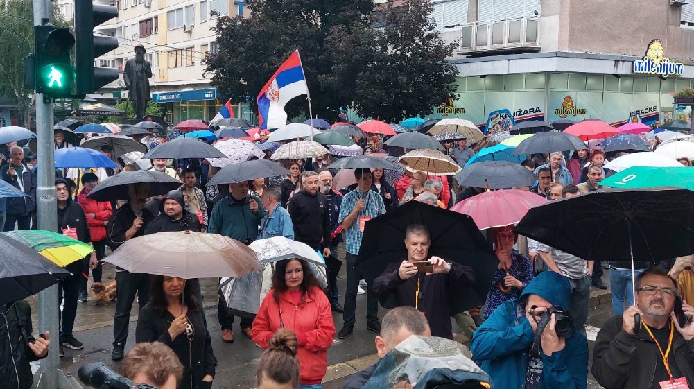 “Mi ne znamo da li postoji život posle smrti, ali znamo da postoji život posle politike i to ćemo uskoro pokazati Bošku Ničiću i njegovoj sviti”: Održan drugi protest u Zaječaru 4 “Mi ne znamo da li postoji život posle smrti, ali znamo da postoji život posle politike i to ćemo uskoro pokazati Bošku Ničiću i njegovoj sviti”: Održan drugi protest u Zaječaru 4