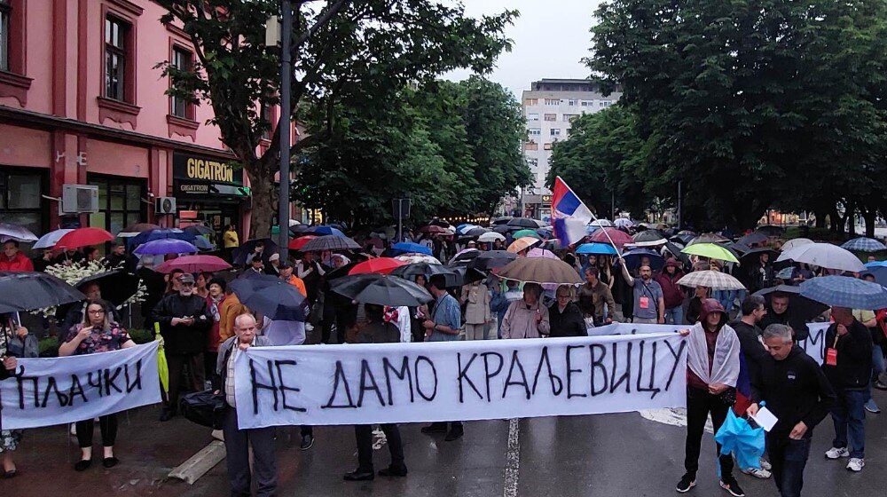 “Mi ne znamo da li postoji život posle smrti, ali znamo da postoji život posle politike i to ćemo uskoro pokazati Bošku Ničiću i njegovoj sviti”: Održan drugi protest u Zaječaru 1