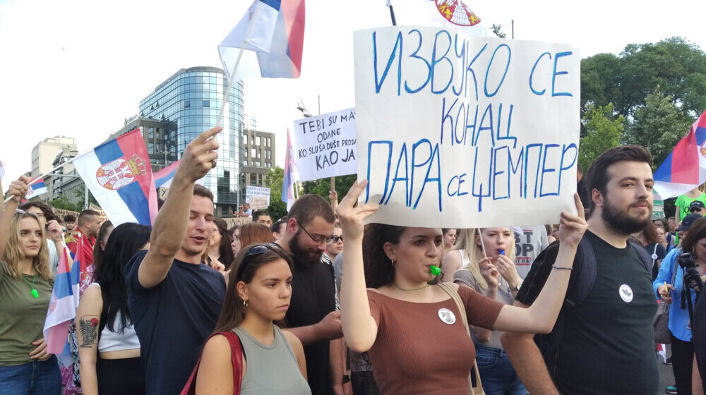 Šta je plan opozicije koja poziva građane da se okupe ispred Skupštine? 1