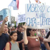 Šta je plan opozicije koja poziva građane da se okupe ispred Skupštine? 1