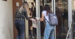 Grupa "Studenti protiv nasilja" protestovala ispred Ministarstva u kome radi Đorđe Dabić (FOTO) 5