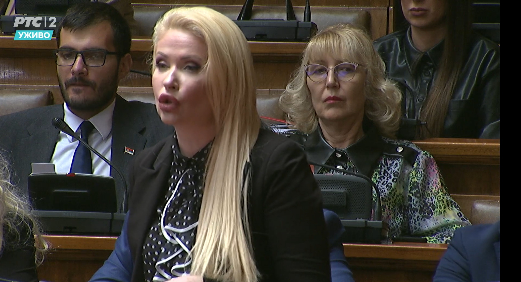 Spiskom uvreda na spisak uvreda: Sukob Sandre Božić i Radomira Lazovića u Skupštini 3 Spiskom uvreda na spisak uvreda: Sukob Sandre Božić i Radomira Lazovića u Skupštini 3