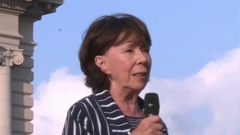 Seka Sablić na protestu "Srbija protiv nasilja": Školski primer nasilja je Skupština 1