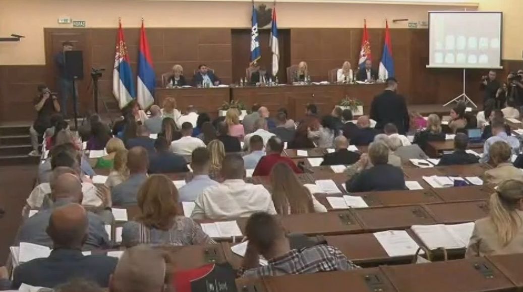 Gradonačelnik Šapić rekao odbornicima šta je imao i napustio sednicu 2