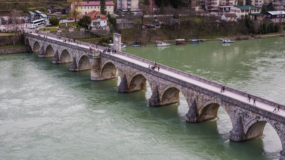 Žene žrtve rata podnele krivičnu prijavu zbog veličanja Ratka Mladića u Višegradu 1
