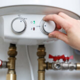 Da li bojler troši više struje kada je stalno uključen ili kada se povremeno pali? Zavisi od toga da li živite sami ili ne 4