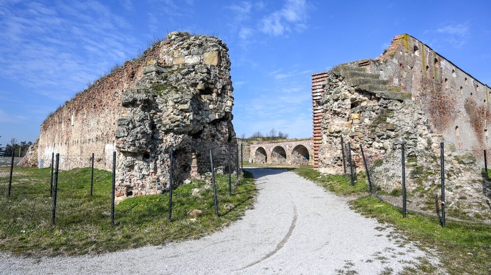 Pub kviz na otvorenom, berza ploča i stripova, ali i koncert grupe Van Gogh: Prvi "Naopako Fest" sutra u Šabačkoj tvrđavi 1