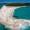 Ovu poznatu grčku plažu treba dobro zapamtiti jer je verovatno više nećemo videti 17