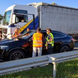 Učesnicima blokade u Novom Sadu upućene pretnje iz vozila sa mađarskim diplomatskim tablicama 6