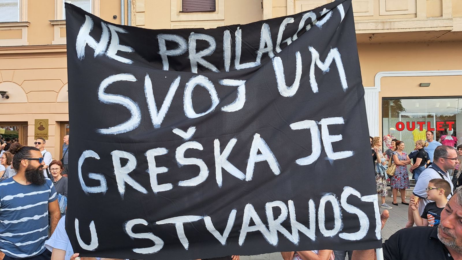 "Zar je bitno da li sam s Metohije ili s Dorćola?": Osmi protest "Srbija protiv nasilja" u slikama (FOTO) 12