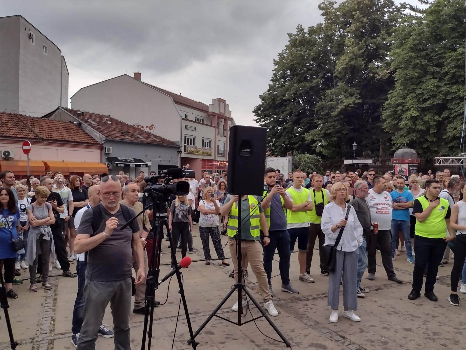 Protest "Srbija protiv nasilja" u preko 10 gradova obeležile šetnje, blokade puteva i zahtevi za ostavkama (FOTO, VIDEO) 76