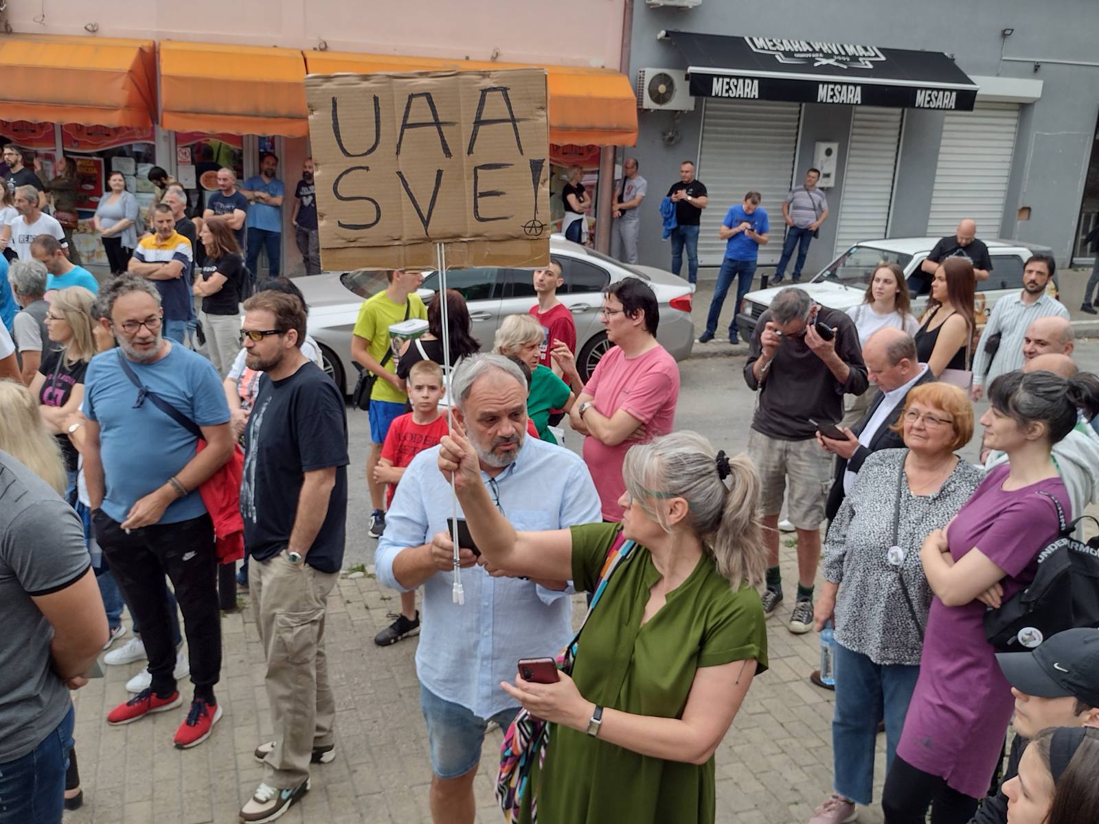 "Zar je bitno da li sam s Metohije ili s Dorćola?": Osmi protest "Srbija protiv nasilja" u slikama (FOTO) 21