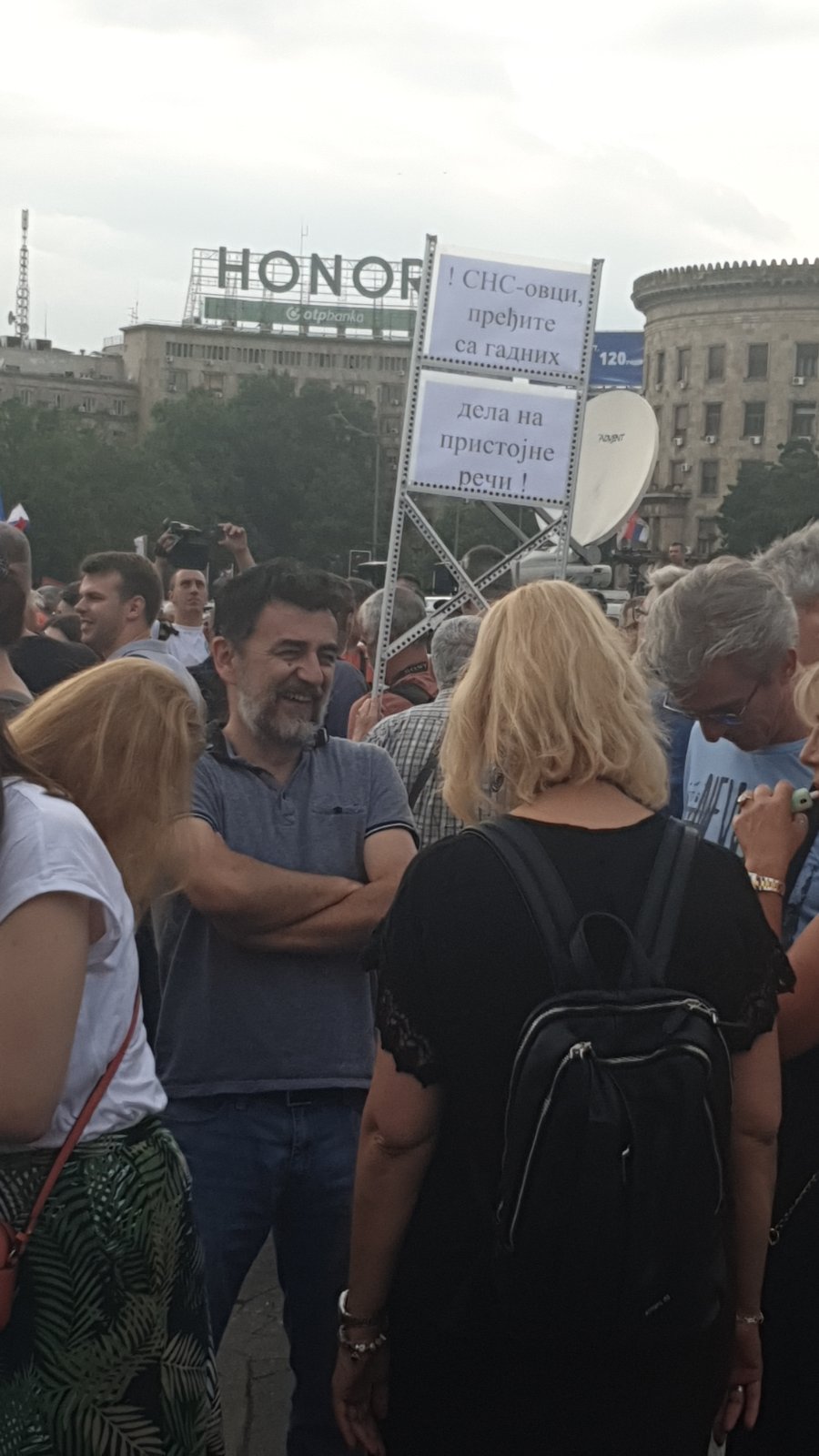 "Zar je bitno da li sam s Metohije ili s Dorćola?": Osmi protest "Srbija protiv nasilja" u slikama (FOTO) 20