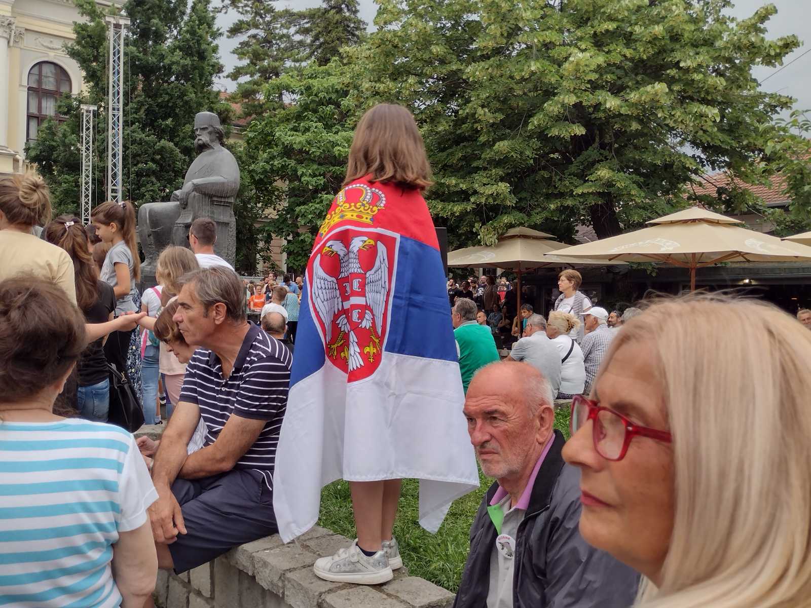 "Zar je bitno da li sam s Metohije ili s Dorćola?": Osmi protest "Srbija protiv nasilja" u slikama (FOTO) 19