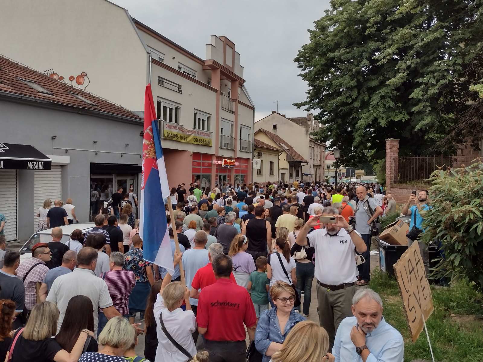 Protest "Srbija protiv nasilja" u preko 10 gradova obeležile šetnje, blokade puteva i zahtevi za ostavkama (FOTO, VIDEO) 63