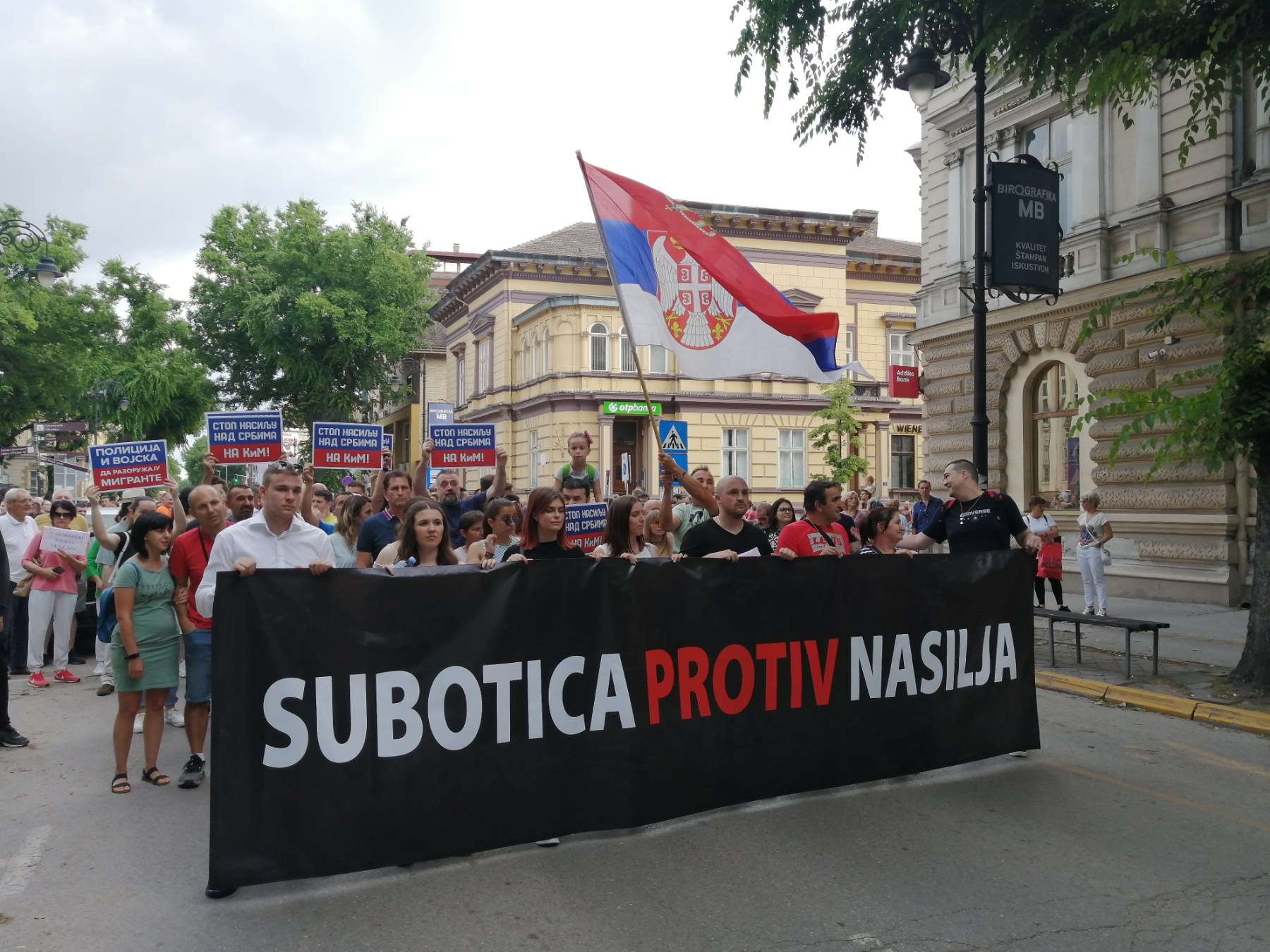 Protest "Srbija protiv nasilja" u preko 10 gradova obeležile šetnje, blokade puteva i zahtevi za ostavkama (FOTO, VIDEO) 62