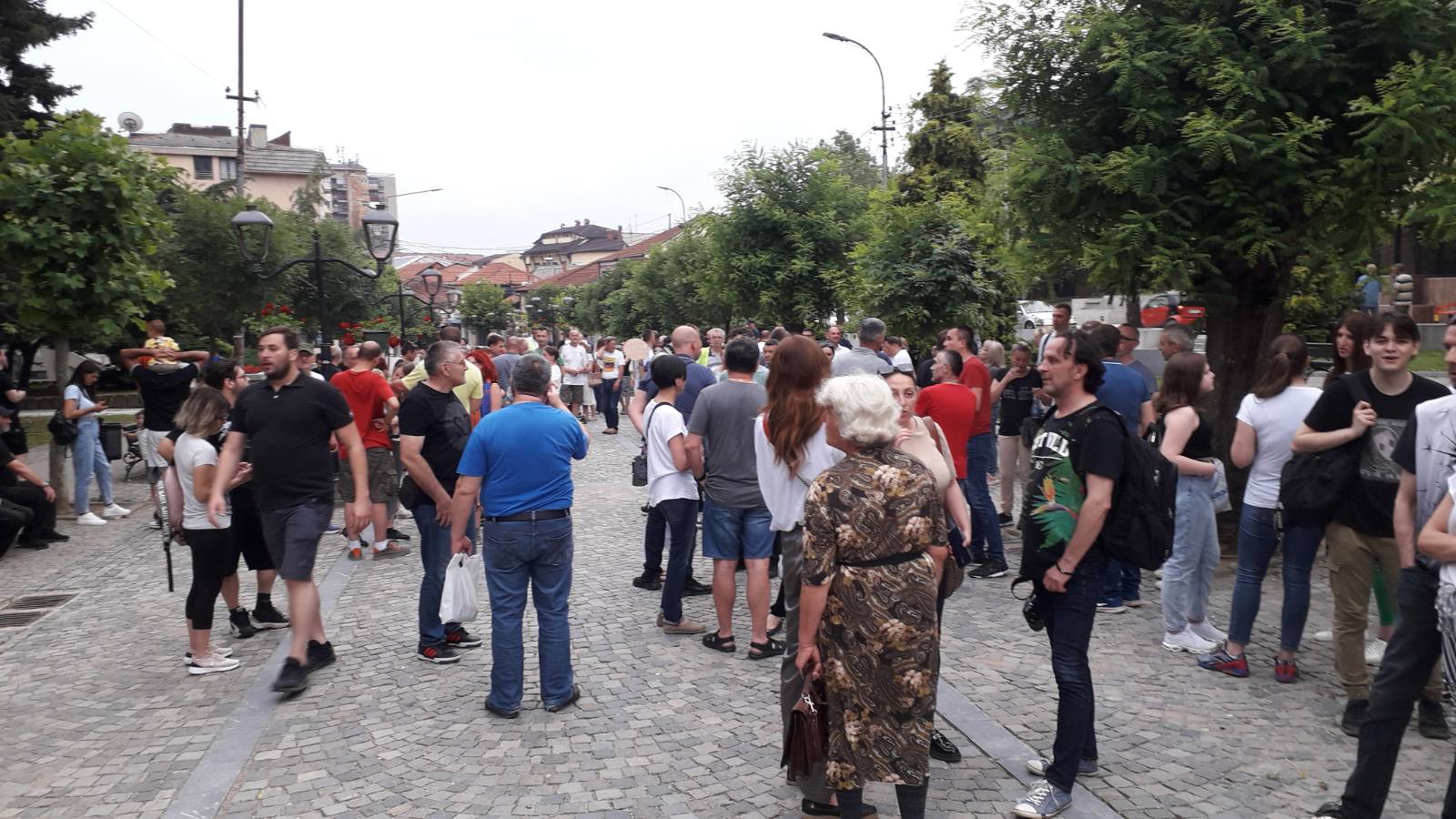 Protest "Srbija protiv nasilja" u preko 10 gradova obeležile šetnje, blokade puteva i zahtevi za ostavkama (FOTO, VIDEO) 57