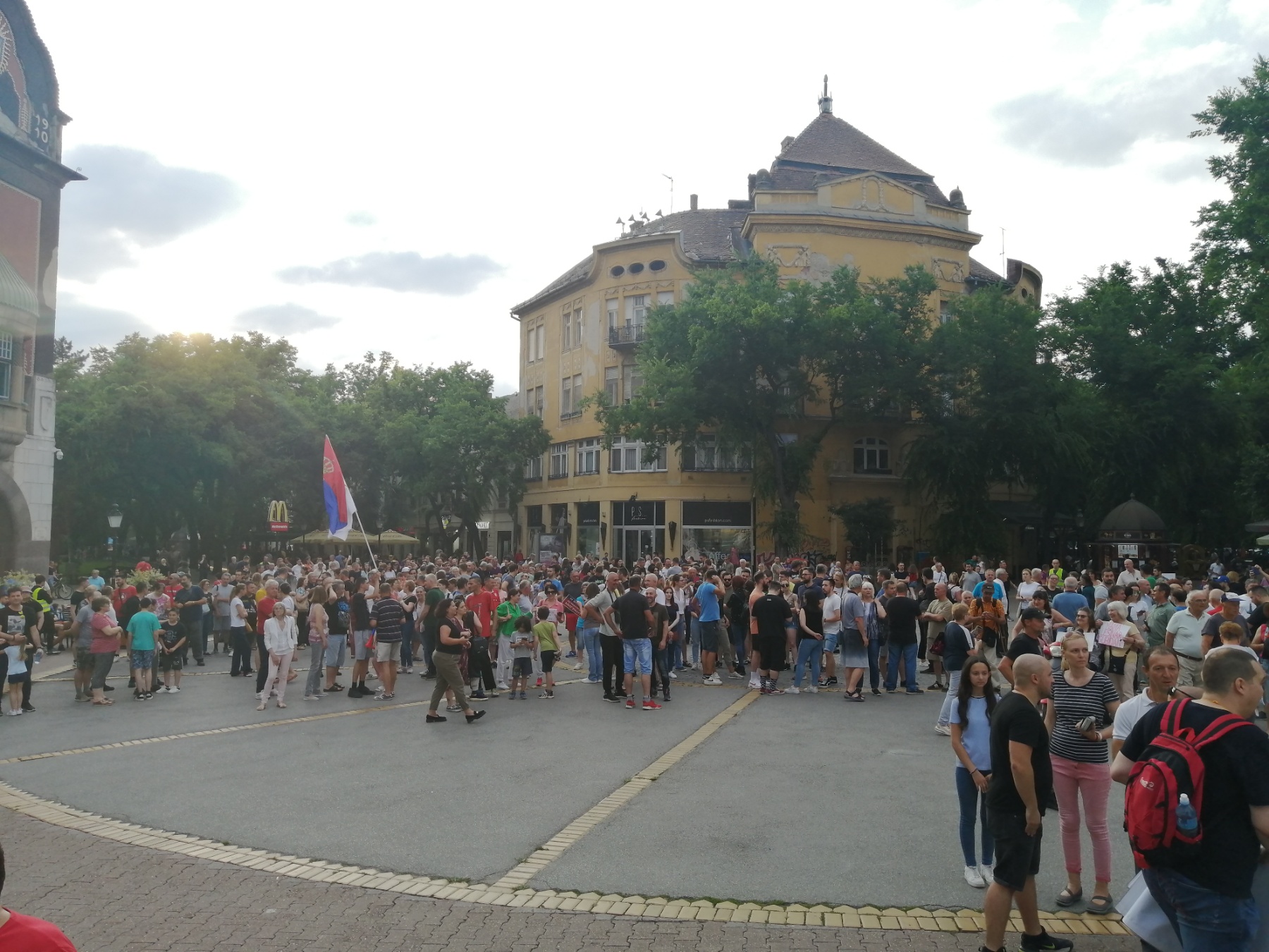 Protest "Srbija protiv nasilja" u preko 10 gradova obeležile šetnje, blokade puteva i zahtevi za ostavkama (FOTO, VIDEO) 34