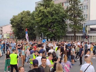 Protest "Srbija protiv nasilja" u preko 10 gradova obeležile šetnje, blokade puteva i zahtevi za ostavkama (FOTO, VIDEO) 25