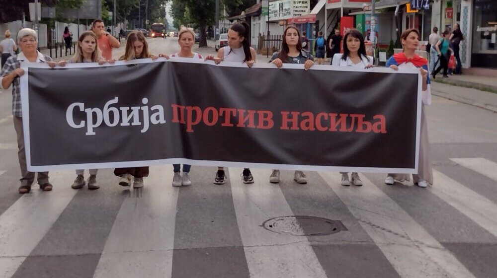 "Građani ostaju pri svojim zahtevima": Šta pišu regionalni mediji o osmom protestu "Srbija protiv nasilja"? 1