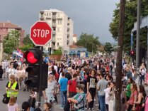 Protest "Srbija protiv nasilja" u preko 10 gradova obeležile šetnje, blokade puteva i zahtevi za ostavkama (FOTO, VIDEO) 28