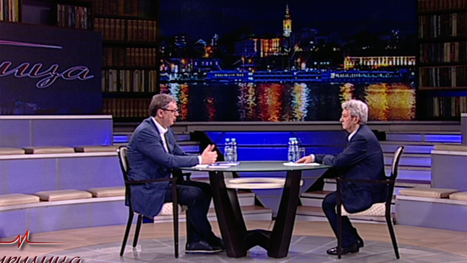 Aleksandar Vučić tvrdi da njegova fotografija iz škole Vladislav Ribnikara nije lažna i da je zaista bio tamo i upisao se u knjigu žalosti 1