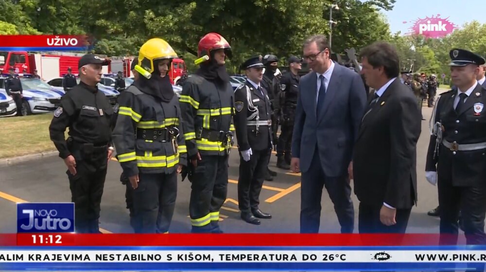 Vučić čestitao Dan policije: Devojke su barabar sa momcima 1