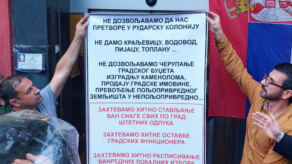 “Mi ne znamo da li postoji život posle smrti, ali znamo da postoji život posle politike i to ćemo uskoro pokazati Bošku Ničiću i njegovoj sviti”: Održan drugi protest u Zaječaru 6 “Mi ne znamo da li postoji život posle smrti, ali znamo da postoji život posle politike i to ćemo uskoro pokazati Bošku Ničiću i njegovoj sviti”: Održan drugi protest u Zaječaru 6
