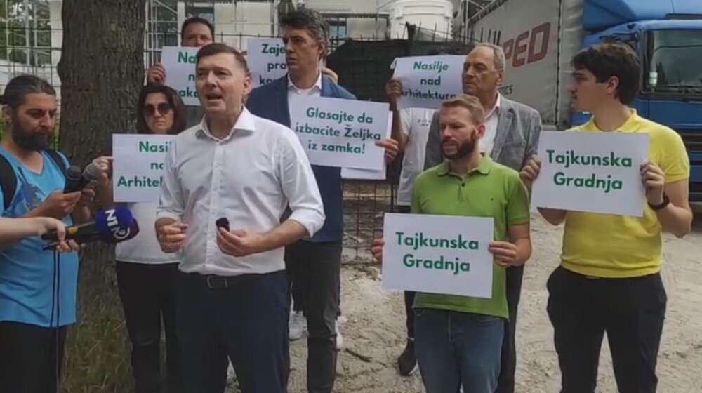 Zelenović se obratio ispred objekta Željka Mitrovića, pozvao građane na protest 1