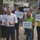 Zelenović se obratio ispred objekta Željka Mitrovića, pozvao građane na protest 13