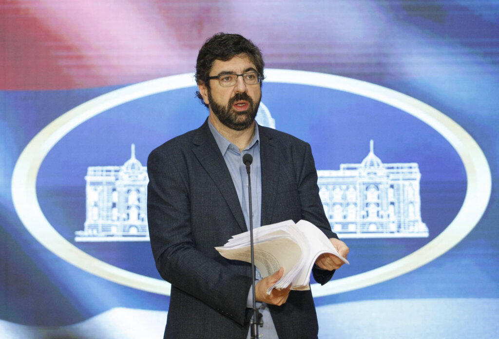 Da li stiže novo doba protesta Srbija protiv nasilja i ko će se od političara prvi popeti na binu? 2 Da li stiže novo doba protesta Srbija protiv nasilja i ko će se od političara prvi popeti na binu? 2