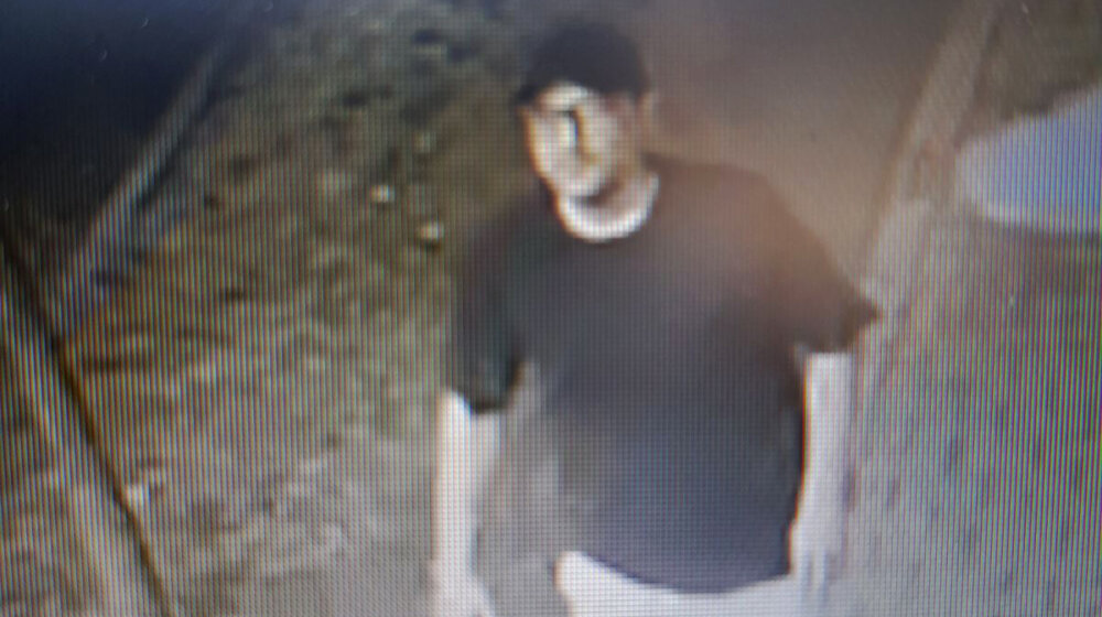 Policija objavila fotografiju osumnjičenog za napad na advokata u Novom Sadu 1