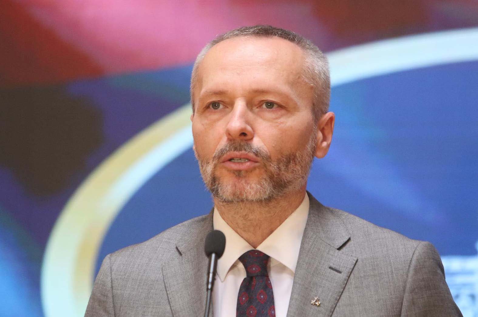 "Vučić dobar, a Mitrović loš policajac": Šta se krije u stavu predsednika Srbije da je zloupotreba veštačke inteligencije u obračunu sa opozicijom nefer 2 "Vučić dobar, a Mitrović loš policajac": Šta se krije u stavu predsednika Srbije da je zloupotreba veštačke inteligencije u obračunu sa opozicijom nefer 1