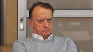 Duško Lopandić, potpredsednik stranke Srbija centar - SRCE, izjavio je za RTV da je u Srbiji došlo do delegitimizacije sistema vladavine, a da je zvanični Brisel  ili slep ili ne želi da vidi da se u Srbiji dešava duboka politička kriza.