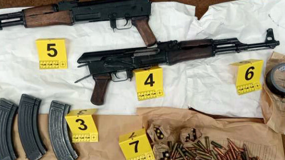 Subotička policija pronašla u vozilu skrivene automatske puške i municiju 1