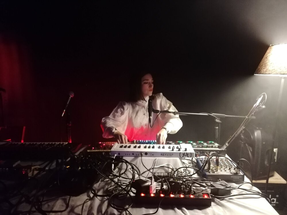 Zvuk iz procepa popa i nojza: Žena iza mašine - Marija Balubdžić Umbra 3