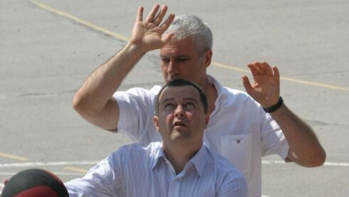 Opozicioni status je najveća noćna mora Ivice Dačića: Naprednjaci gađajući Bajatovića, ciljaju lidera SPS 4