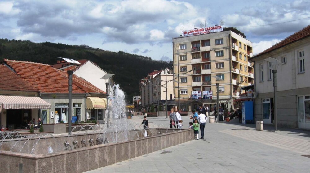 U Surdulici đacima podeljeni besplatni udžbenici pod jednim uslovom 1