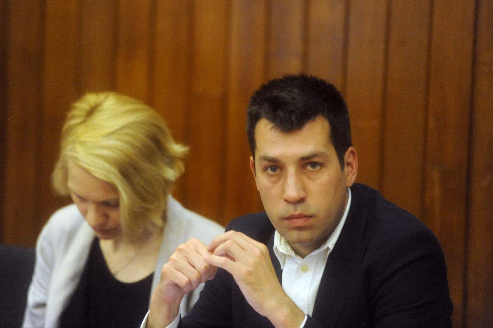 "Građani da ne posustaju pred nasilnicima": Veselinović i Stojković o napadu SNS aktivista na Milicu Kralj 2 "Građani da ne posustaju pred nasilnicima": Veselinović i Stojković o napadu SNS aktivista na Milicu Kralj 2