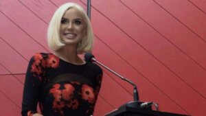 Aleksandra Ana Grozdanović, članica je GO Socijalističke partije Srbije, koja privlači pažnju javnosti svojim objavama i izjavama, ovog puta se našla pod optužbama za zloupotrebu humanitarne akcije za partijske svrhe.