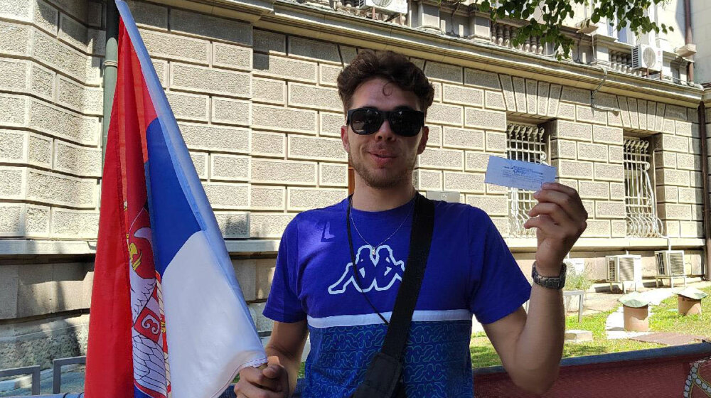 Student koji štrajkuje glađu ušao u Predsedništvo i predao zahteve, Aleksić mu poručio da vodi računa o zdravlju 1