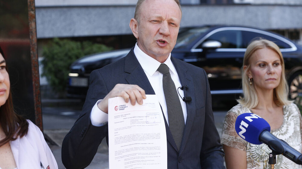 Đilas poručio Vučiću: 17. decembar će pokazati i da je car go i u koga su kozje uši 1