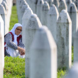 Iz teksta rezolucije o Međunarodnom danu sećanja na genocid u Srebrenici: “Bez rezerve se osuđuje svako poricanje genocida” 7