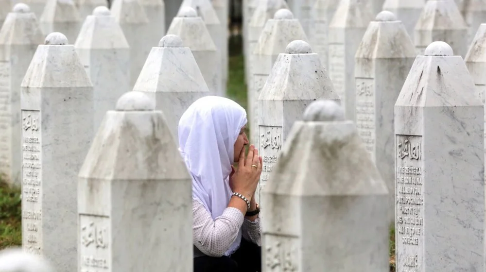 Mediji: Doktor sakrio telo žrtve Srebrenice u dvorištu ispod fontane 1