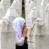 Mediji: Doktor sakrio telo žrtve Srebrenice u dvorištu ispod fontane 1