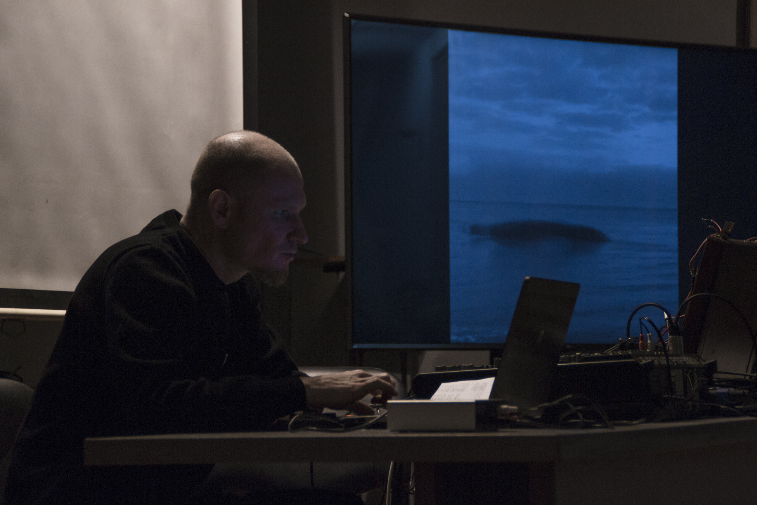 Elektro-akustična eksperimentala koja zadire u polje folka: Projekat Fliessgewasser nastupa u Srbiji 2